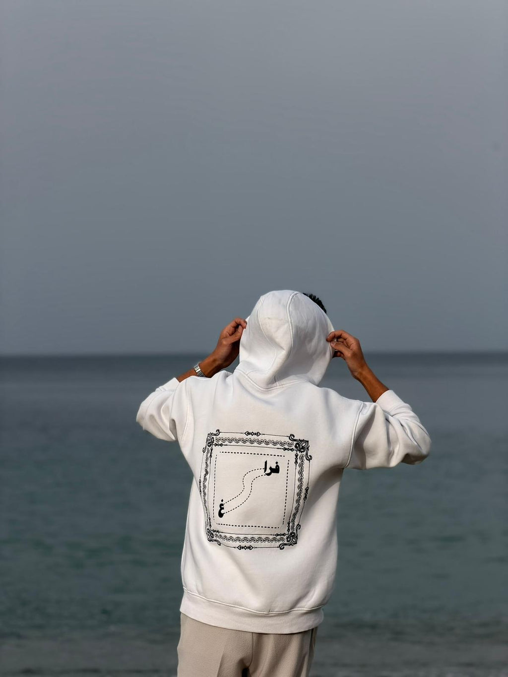 Faraagh-off white